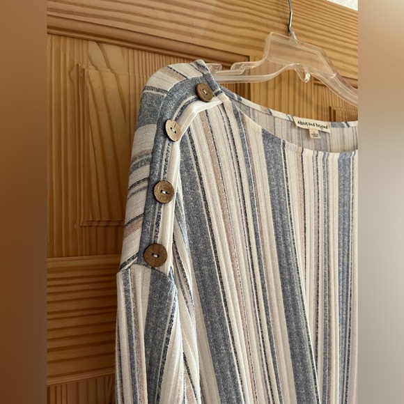 Above and Beyond Blue and Tan Stripped 3/4 Sleeve Blouse size Large - Picture 3 of 9